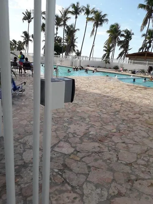 شقة سان خوان  في Beach Apt At Marbella Del Caribe 3 0*,